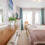 16 Ocean Heights