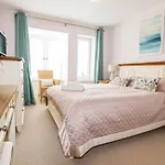 16 Ocean Heights