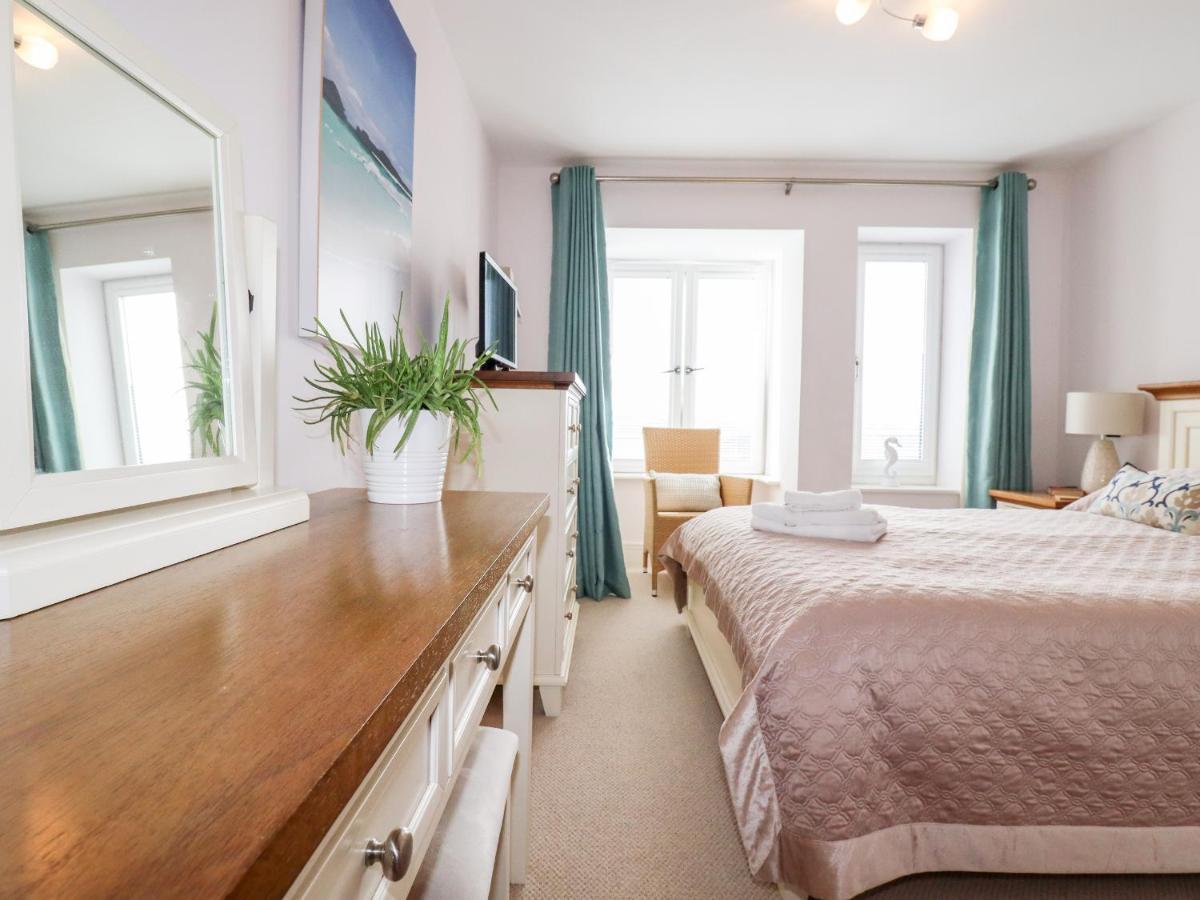 16 Ocean Heights *